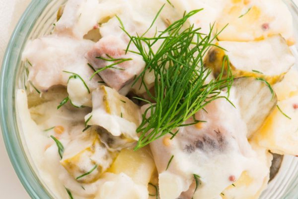 Зачем добавлять к селедке тертые огурцы