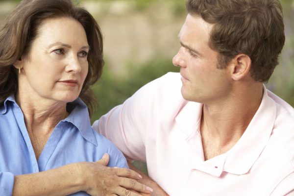 Как воскресный визит свекрови может испортить отношения в семье