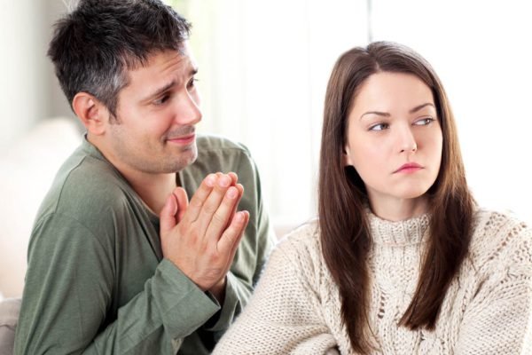 Свекровь долго пилила моего мужа, пока он не решился на очередную авантюру, теперь не знаю, что делать