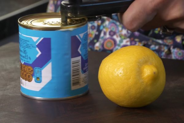 Иду баловать свекровь, несу банку сгущенки и лимон, чтобы удивить свою вторую маму