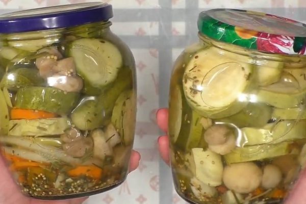 Шестой год закрываю огурцы с шампиньонами, рецепт подарила дочке с приданым на свадьбу