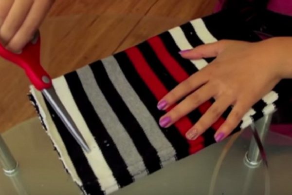 Ты будешь трепетать от восторга, когда увидишь, что она сделала из старого свитера. Нужная вещь!