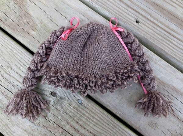 шапочка с косичками