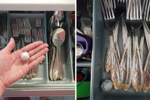 По маминому совету всегда храню шарик из фольги в кухонном ящичке