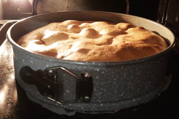 Шарлотка, что возвращает назад в СССР после первого кусочка