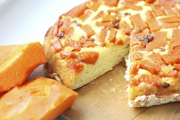 Попробовав шарлотку с тыквой, гости отметили сильный подъем радостных чувств, столь оригинальное блюдо еще поискать