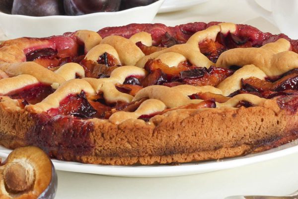 Родственник шарлотки со сливами, который получается всегда высоким и безумно ароматным