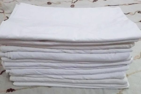 Обнаружила у мамы целый склад ветхих простыней, тут же начала их разрезать