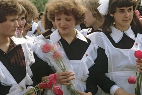 Почему те, кто учился в советской школе, до сих пор восхваляют школьную форму, что в ней такого особенного