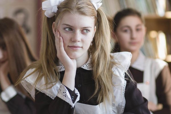 Была ли мода на скромность и как рожали школьницы в СССР