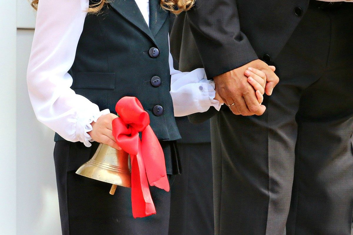 девочка в форме