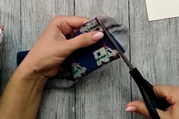 Отныне собираю носки без пары, нашла им блестящее применение в хозяйстве