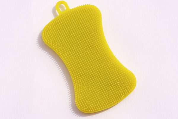 Почему молодые хозяйки выбирают силиконовую губку вместо обычной