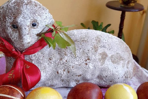 В этом году отмечаем Пасху в Чехии, пеку для добрых людей пасхального баранчика, здесь это символ праздника