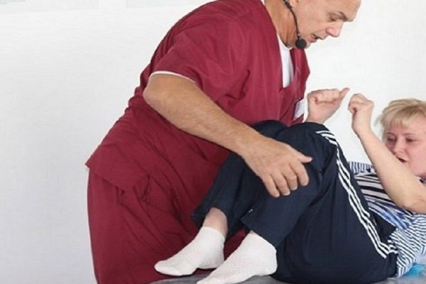 Бубновский: «Если начали болеть колени или поясница, запомните: никогда не прикасайтесь к…»