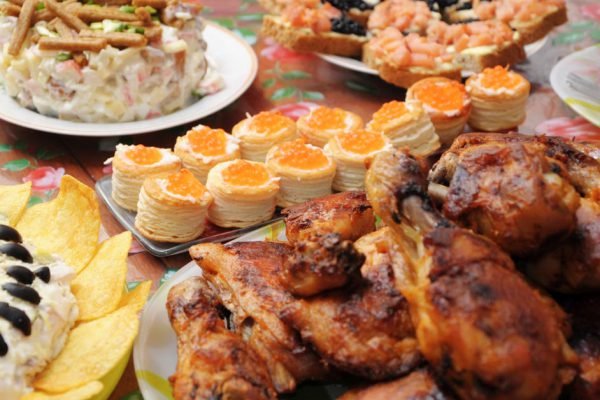 У мужа на празднике спросили, кто для него важнее, его ответ пошатнул мою уверенность в браке