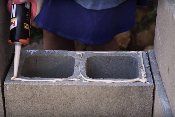 Для чего склеивать шлакоблоки монтажным клеем