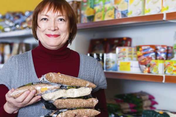 Свекровь приходит к нам и начинает складывать все крупы в холодильник, говорит, их нужно хранить только так