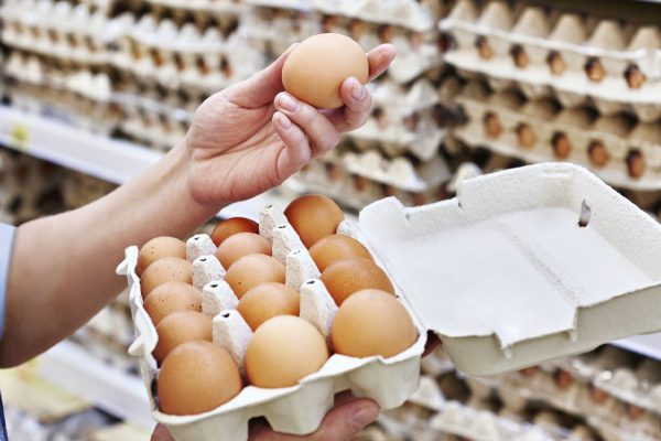 Помню, в детстве бабушка не позволяла мне есть больше двух яиц в день, но сколько можно съедать на самом деле