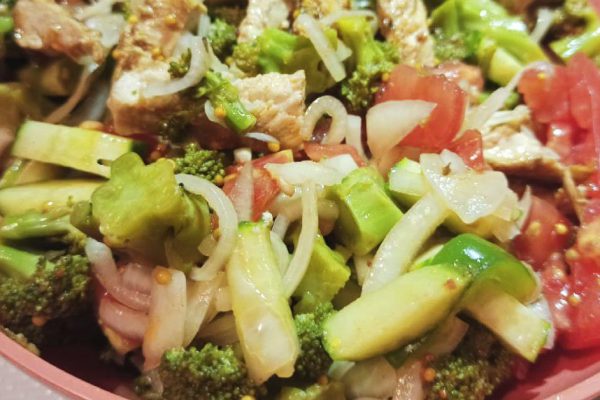 Салат с брокколи, после которого все приглашенные мужчины танцуют с хозяйкой