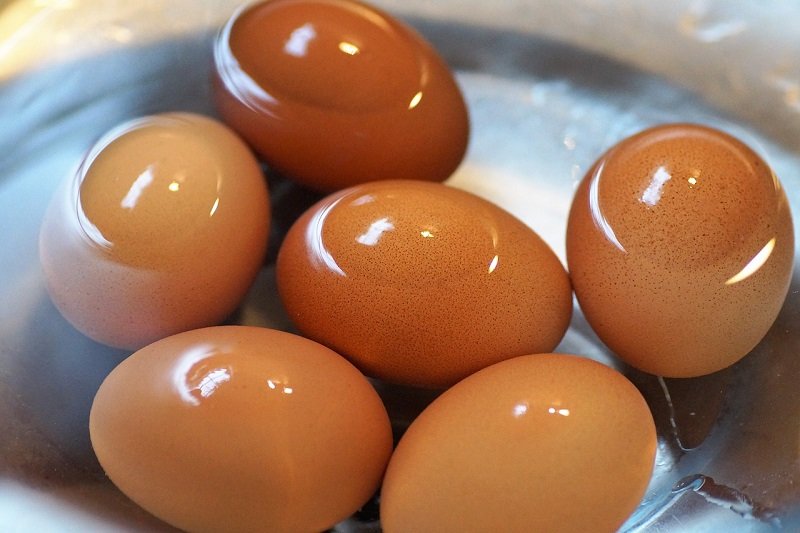 сколько варятся яйца всмятку