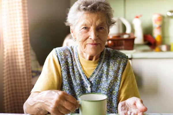 Свекровь заявилась к нам и сообщила, что будет с нами жить, не понимаю, почему я должна ее терпеть, когда у нее есть родные дочки
