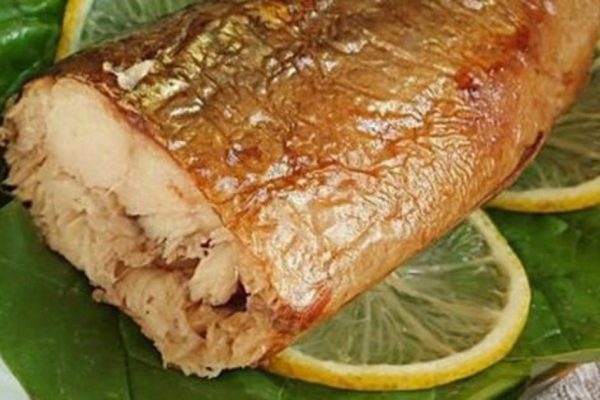 Скумбрия в луковой шелухе