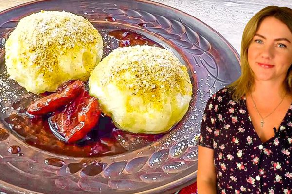 Попробовала на экскурсии паровые булочки со сливами, их можно есть губами