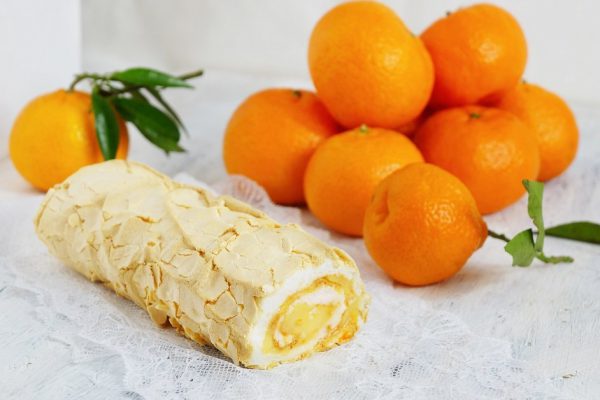 meringue roll cake with lemon curd