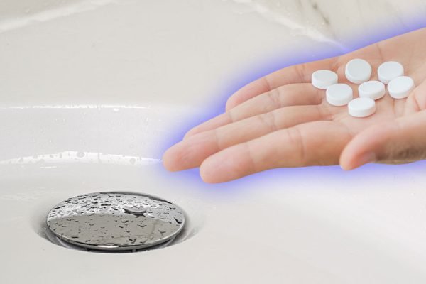 Когда сток в душе забивается, отправляю туда две таблетки и заливаю горячей водой, результат мгновенный