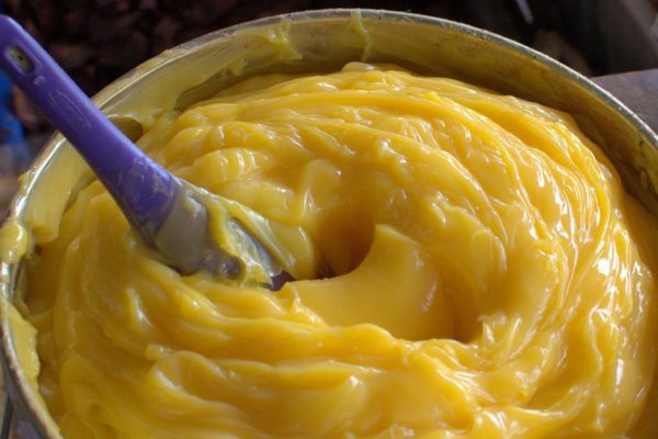 Это яд против морщин! Бесхитростная манипуляция за 2 минуты справится с веером морщинок и напитает кожу.