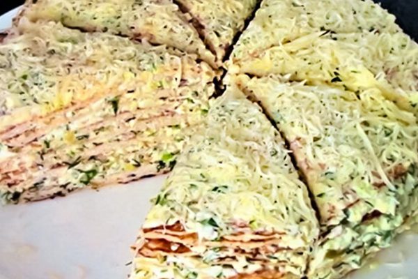 Мясной торт из куриной грудки будто из советского ресторана «Мисливець» в центре Киева