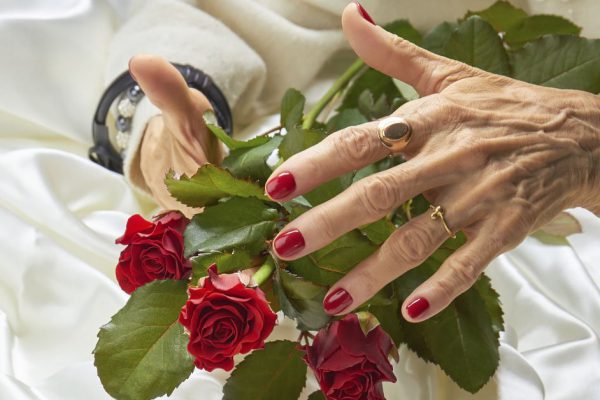 У меня сломался ноготь, весь день преследовали мелкие неудачи, я еле сдерживала слёзы