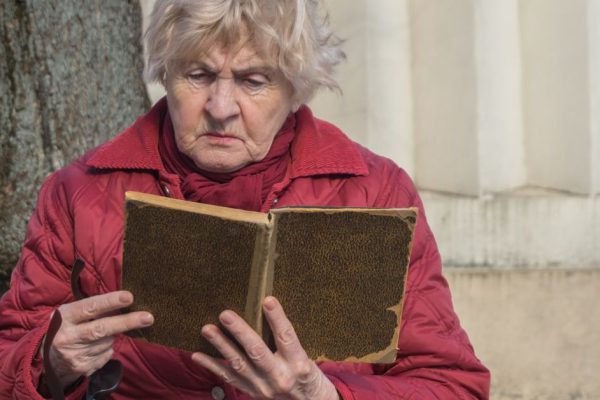 За что родная мать лишила дочь наследства, оставив всё приемной дочери