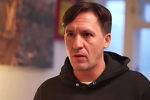 Артур Смольянинов признался, что ему было нелегко бросить всё и улететь за границу, но он ни о чём не сожалеет