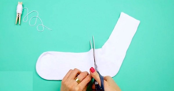 Она разрезала свои старые носки посередине. Что из этого вышло — настоящая фантастика!