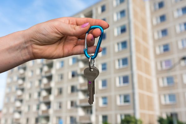 Наши с женой родители пришли ко мне на день рождения и преподнесли такой подарочек, от которого мы до сих пор в шоке