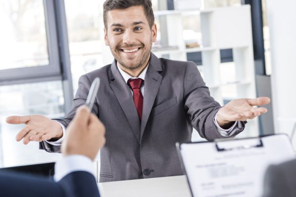 Кто обращает внимание на знак зодиака при приеме на работу