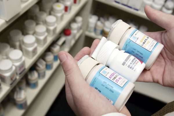 Знакомый фармацевт рассказал, какие лекарства нельзя сочетать между собой. 5 смертельных комбинаций!