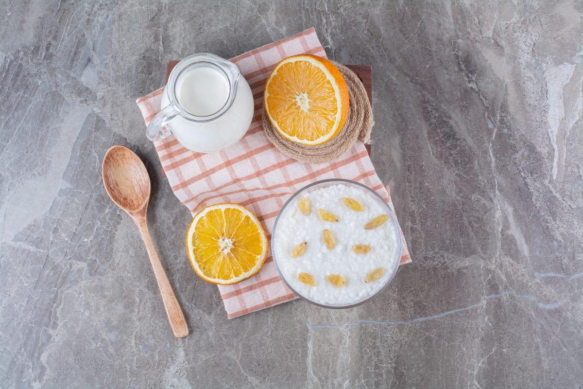 молоко и фрукты