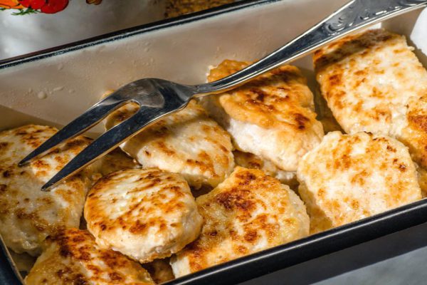 Моя любимая крестная поделилась рецептом нежных котлет «Птичье молоко», теперь готовлю только так