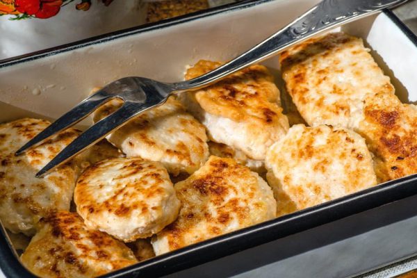 Готовлю котлеты не из свинины, а только из курицы, по одной простой причине