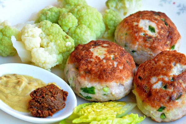 Быстрые куриные котлеты с капустой в панировке