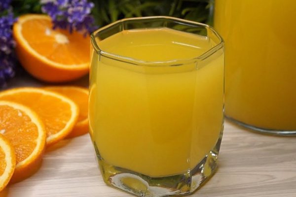 Сок из апельсинов и лимонов, моментально спасающий от жажды