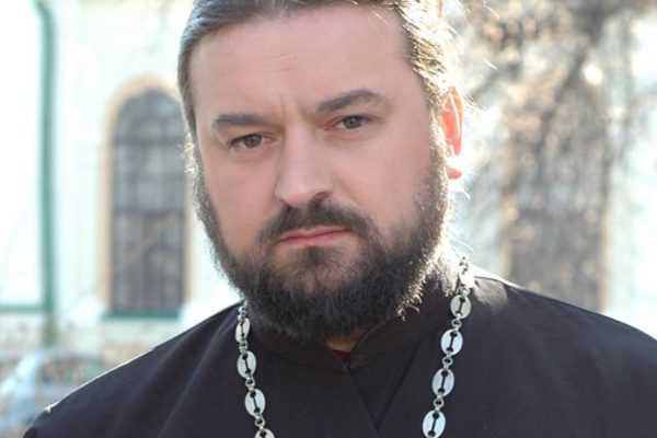 Протоиерей Андрей Ткачев объясняет на пальцах, как изгнать бедность из жизни