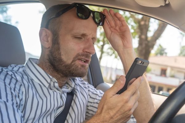 Алексей как раз был за рулем, когда ему пришло гневное сообщение от ревнивой жены