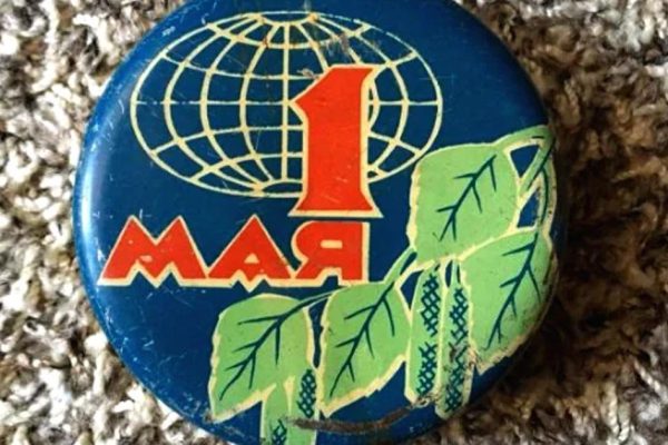 Попробовать конфеты времен СССР мы не можем, но с удовольствием разглядываем фантики