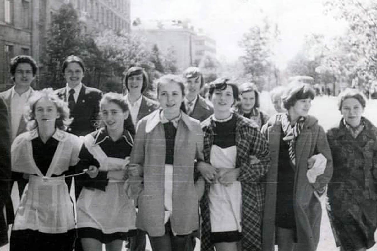 Почему многие советские школьницы в своем юном возрасте уже выглядели как тетки, смотрим старые снимки школьницы, советские, Instagram, никто, возрасте, стоит, тогда, могли, своих, выглядели, забывать, время, собой, начинали, мнение, следили, многие, одинаково, выглядеть, старше