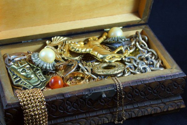 Можно ли сейчас носить советские украшения