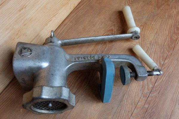 Почему не стоит выбрасывать старье из кладовки